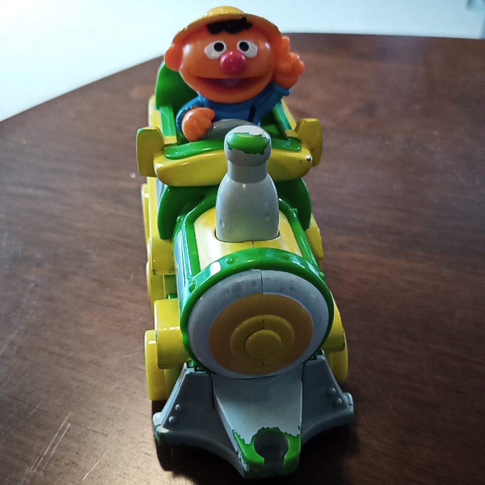 Sesame Street Rails & Roads Ernie Farm Train Playskool 2013 Hasbro Talks-Works